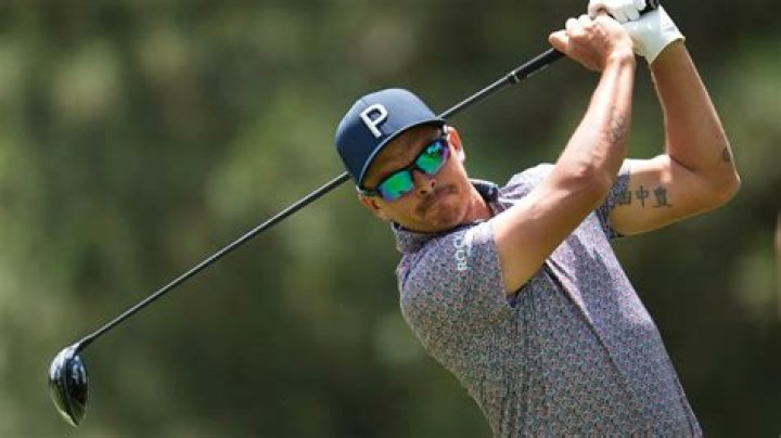 Akshay Bhatia shoots 64 in Detroit to take 1st-round lead at Rocket Mortgage Classic