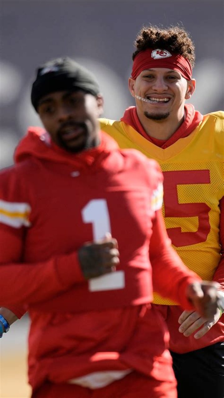 Chiefs put LG Joe Thuney on IR, activate RB Jerick McKinnon in finalizing Super Bowl roster