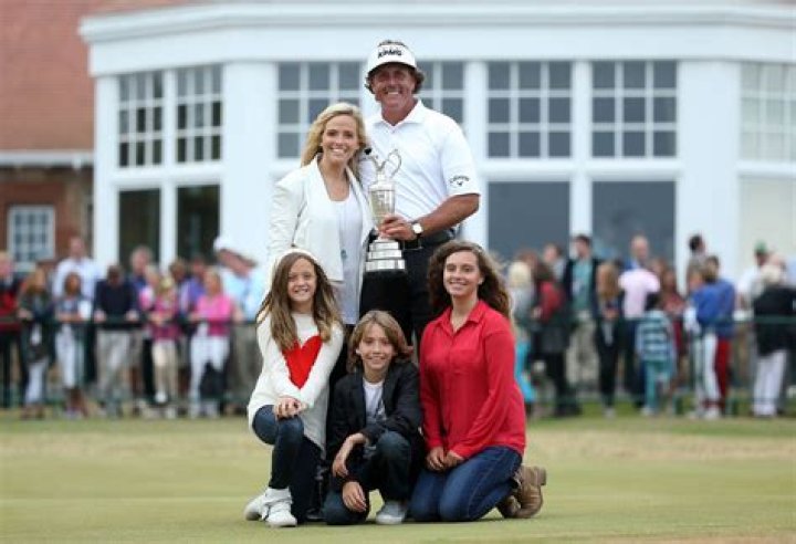 Does Phil Mickelson have brothers and Sisters?