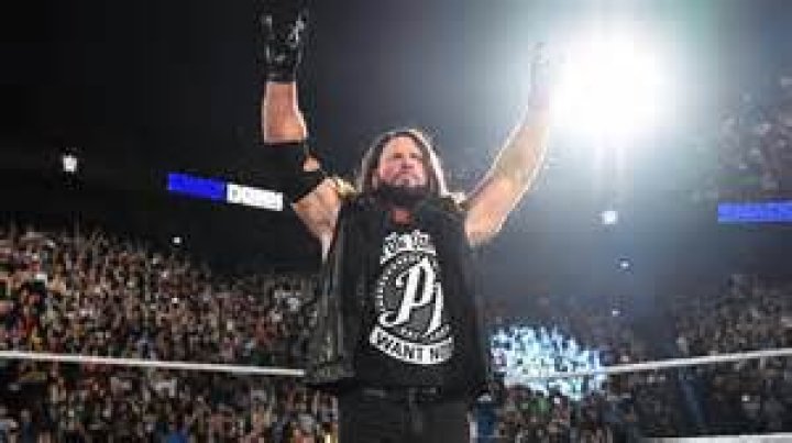 Husband of Ex-WWE Star 'Victoria' Takes Down Allegedly Armed Intruder in Their Restaurant