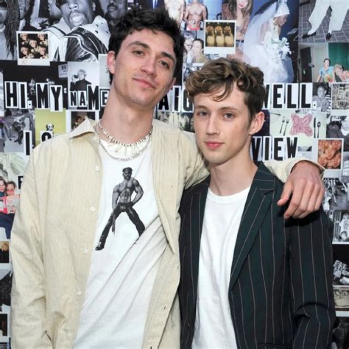 Is Troye Sivan Married? Troye Sivan Husband, Biography, Age, Height, Weight, Net Worth, And More